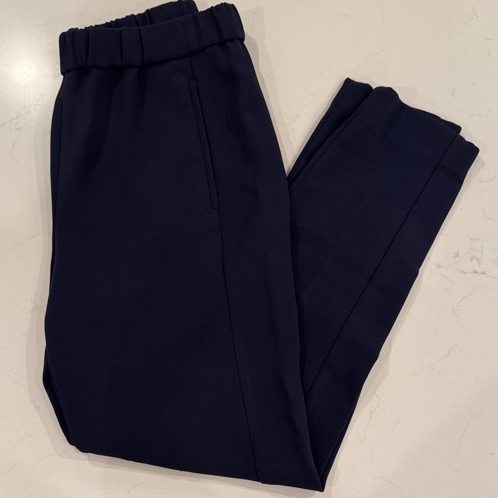 Theory Navy woman’s dress pants 
Elastic waist, beautiful detail on pockets